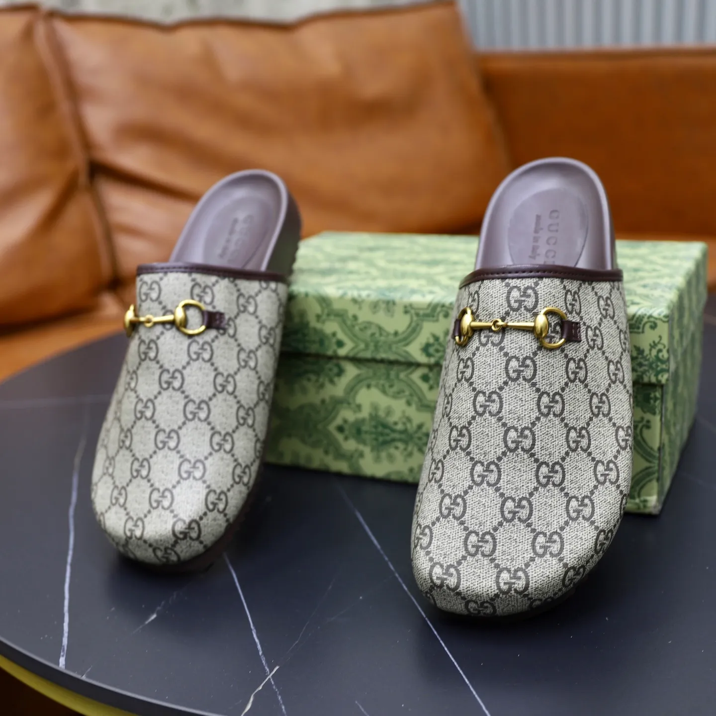 Ex-factory price: 340💰🙅‍♂️🙅‍♂️🙅‍♂️Couple model Brand: GUCCI Standard code: 35-44 (45 customized) Grade: Same as the official website Material: Original leather design Original lightweight wear-resistant molded outsole Style category: Men's fashion sandals Distinguished luxury brand elements Top luxury Color: Actual picture color